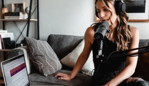 Interessante Podcasts brauchen gute Fragen: Im Artikel gibt es 4 Tipps vom Interview-Experten.