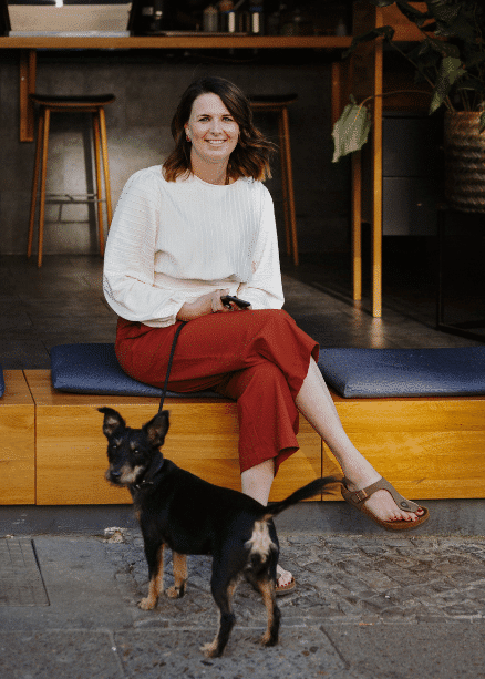 She-preneur-Gründerin Tanja Lenke mit Ihrem Hund Coco.